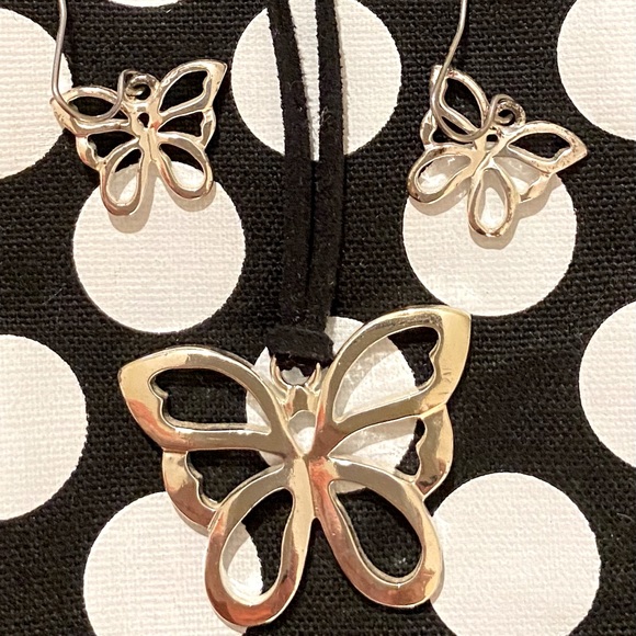 Matching set. - Picture 1 of 3